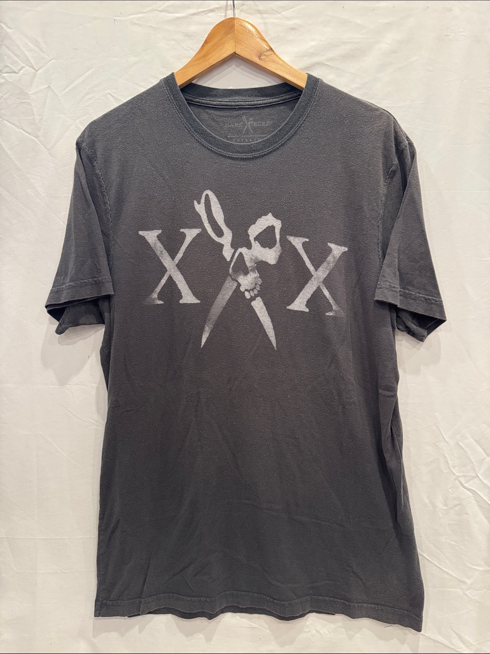 Marc Ecko Dark Gray Graphic Tee with Scissors Skull Motif L 100% Cotton